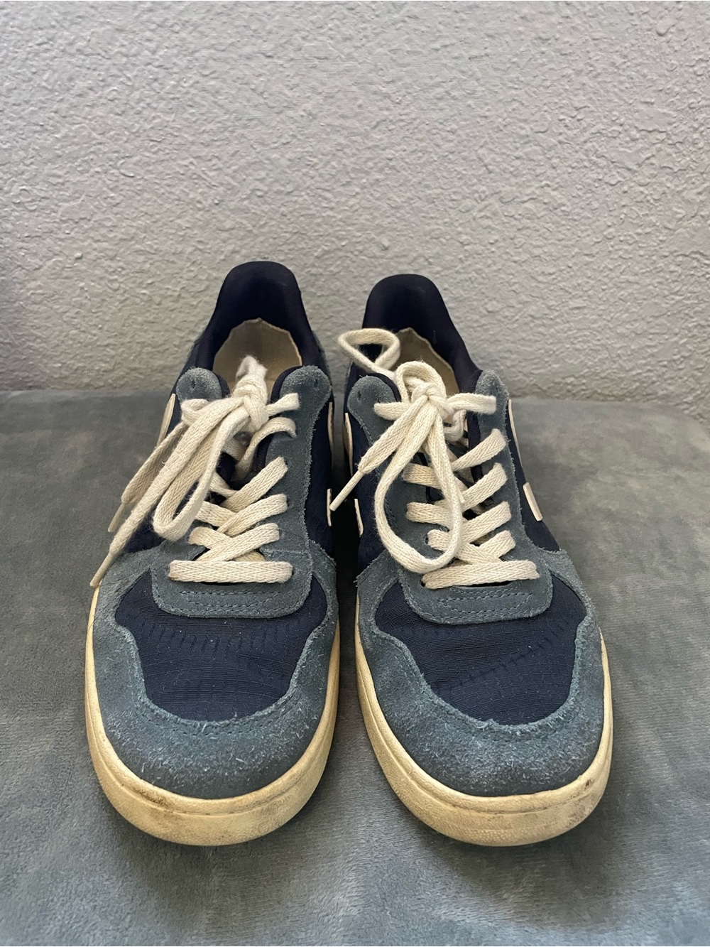 Women’s Veja Casual Navy Low-Top Sneakers - Cream Laces
